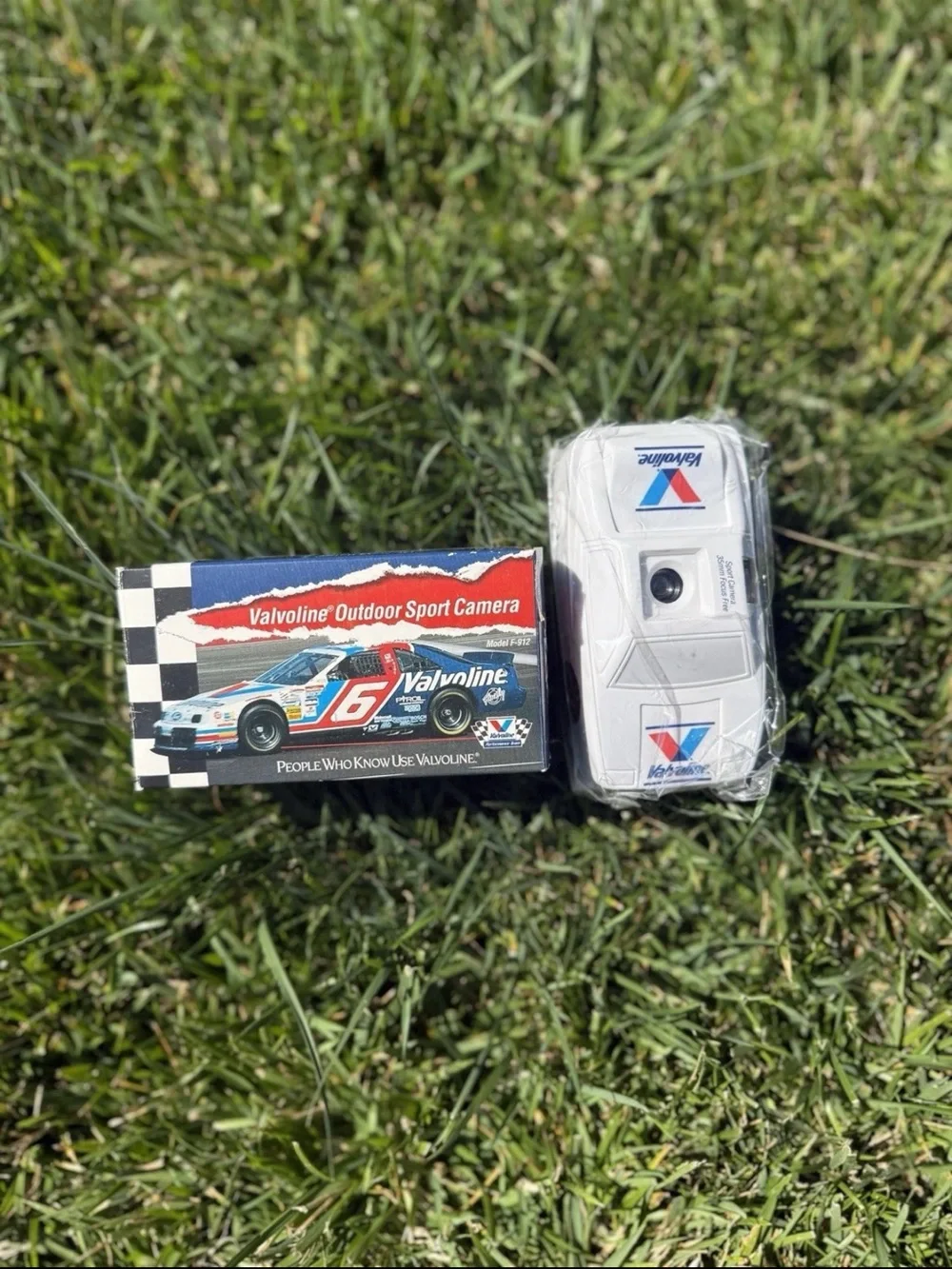 Vintage 90’s Valvoline Model F-912 Car Camera Mark Martin #6 NASCAR 35mm (NEW)